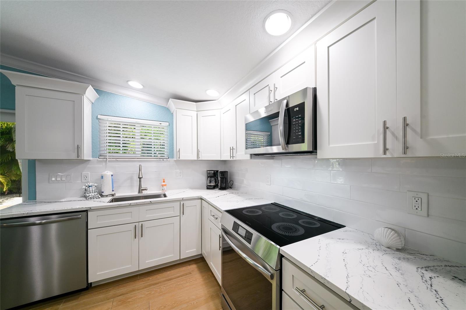 324 64TH ST, HOLMES BEACH, FL — photo 9
