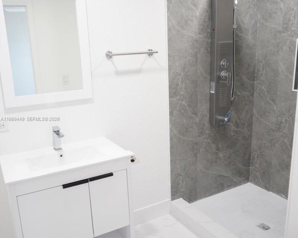 563 PRESQUE ISLE DR, PORT CHARLOTTE, FL — photo 11