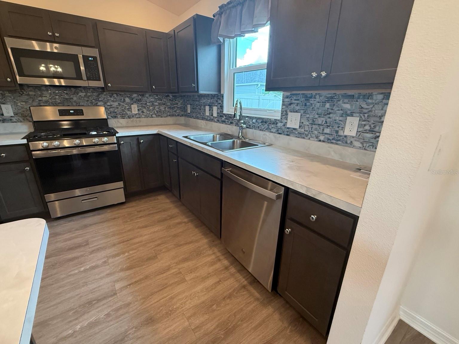 6743 MARY LOOP, THE VILLAGES, FL — photo 37
