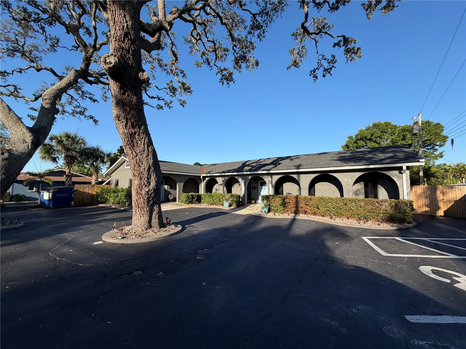 11520 OAKHURST RD, LARGO, FL
