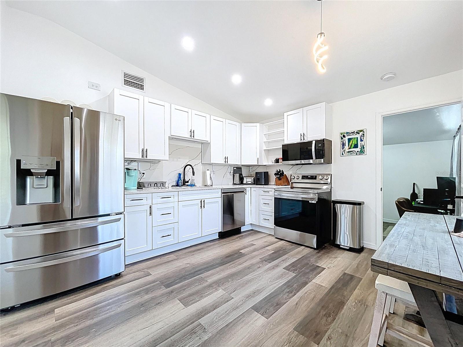 7110 S MASCOTTE ST, TAMPA, FL — photo 15