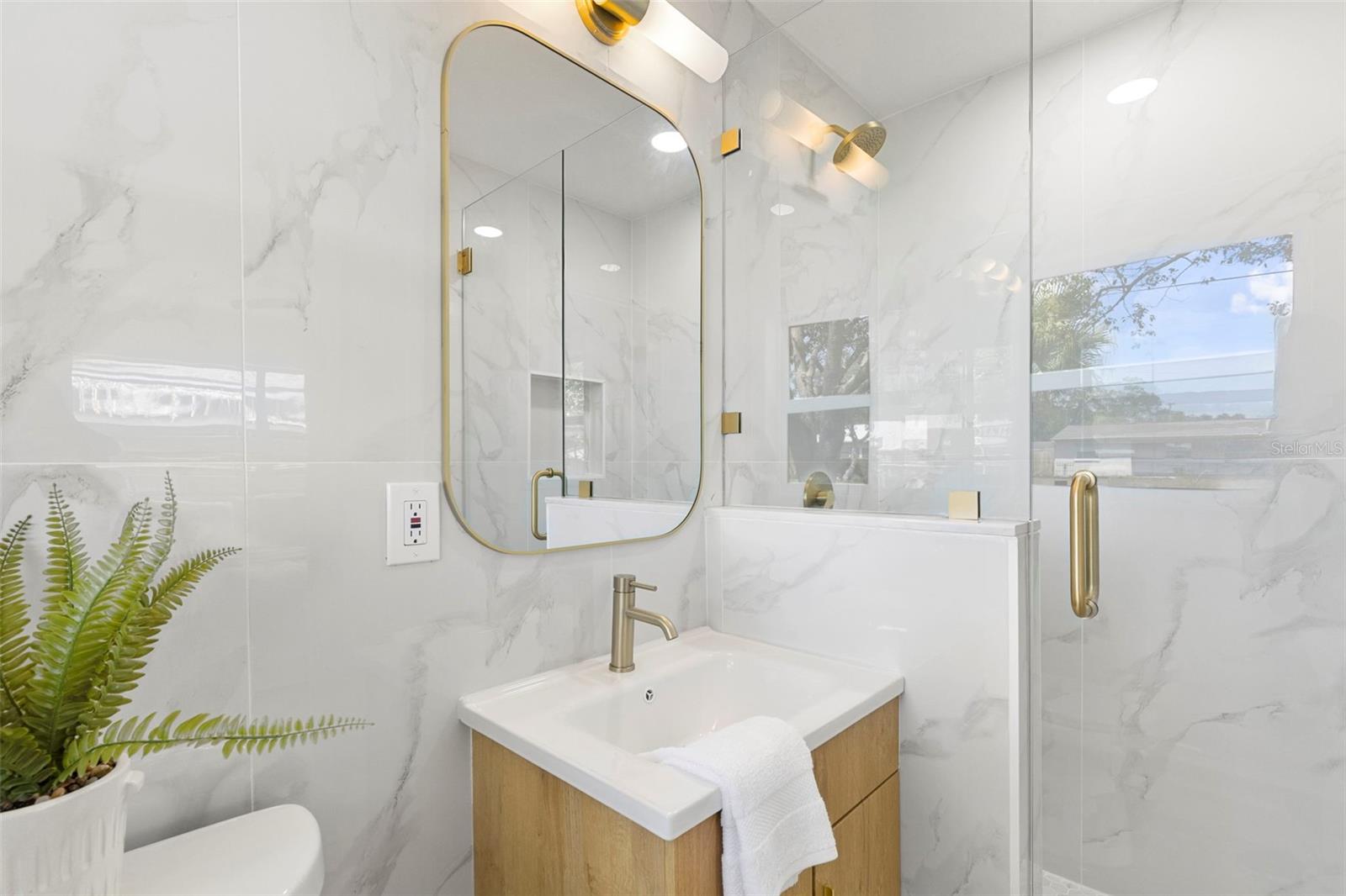 10221 N FLEETWOOD DR, TAMPA, FL — photo 31