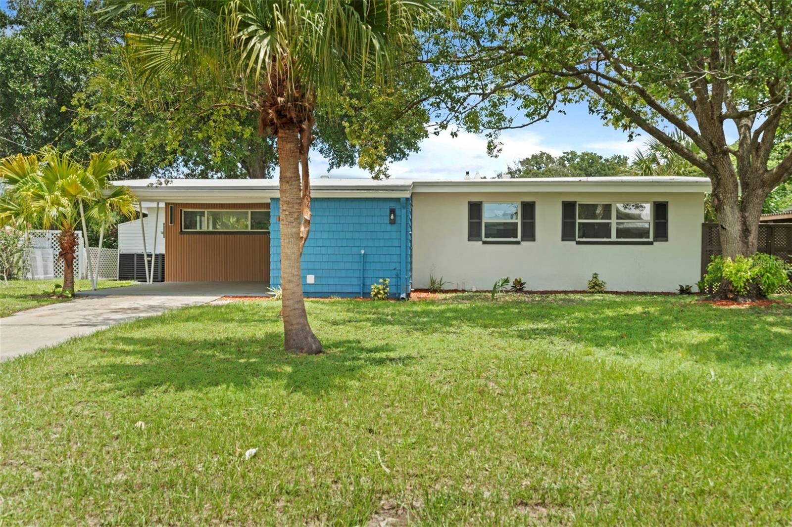 10221 N FLEETWOOD DR, TAMPA, FL