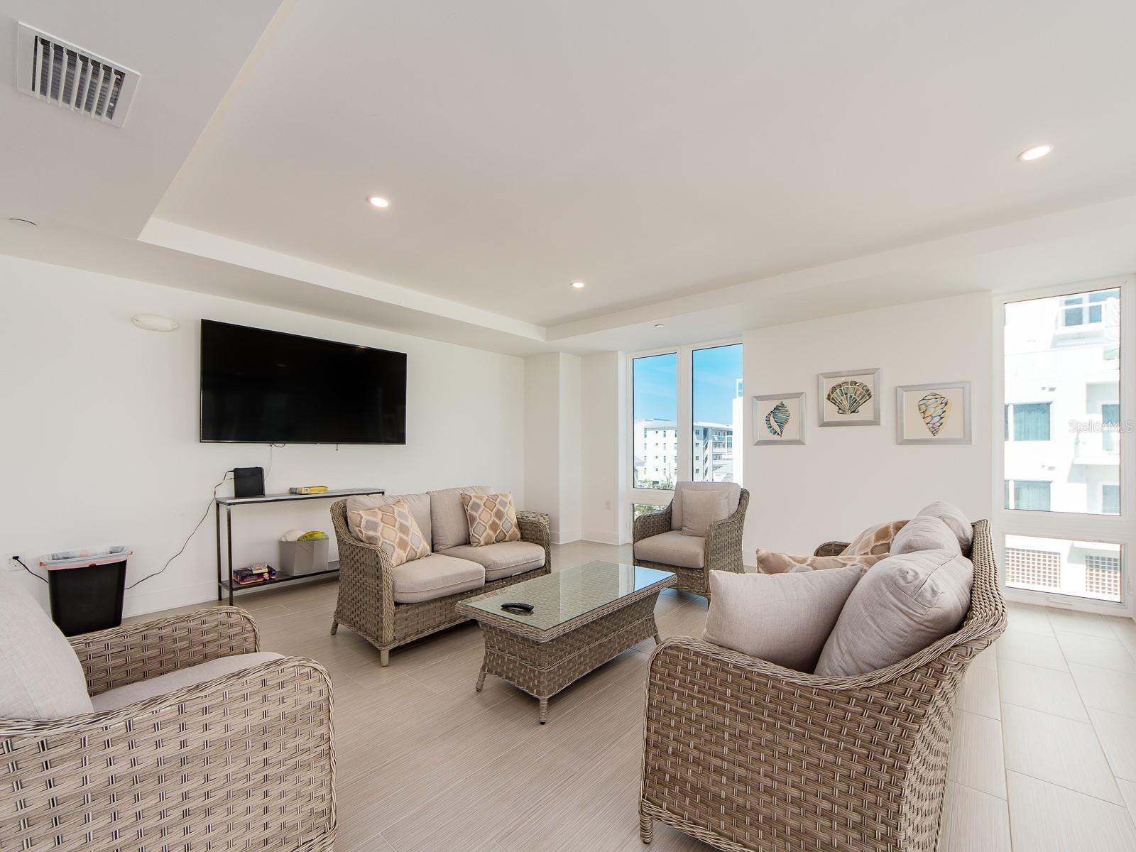 15 AVALON ST #401, CLEARWATER BEACH, FL — photo 31