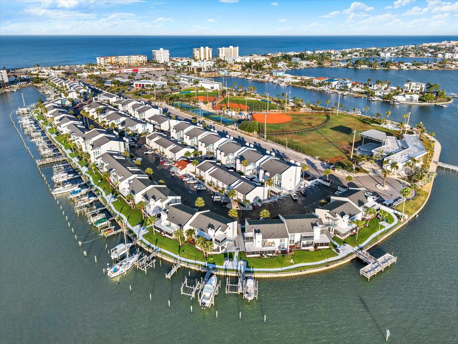 169 MEDALLION BLVD #E, MADEIRA BEACH, FL — photo 21