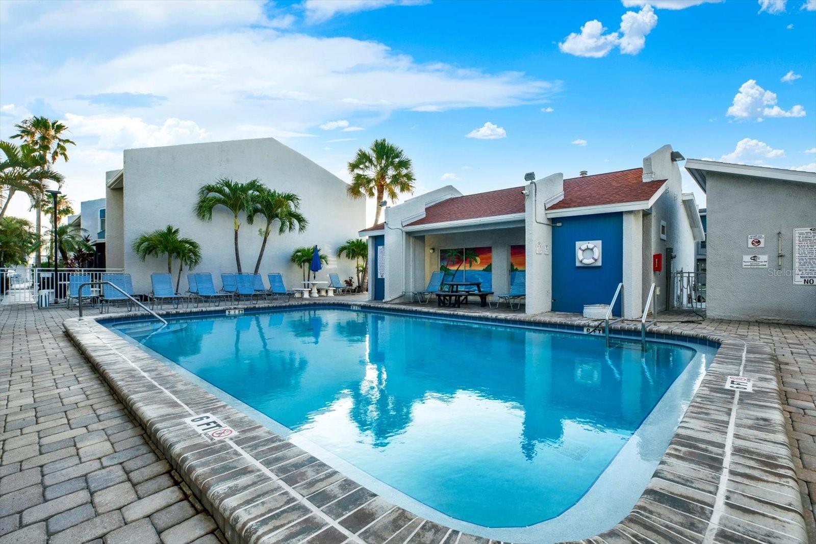 169 MEDALLION BLVD #E, MADEIRA BEACH, FL — photo 24