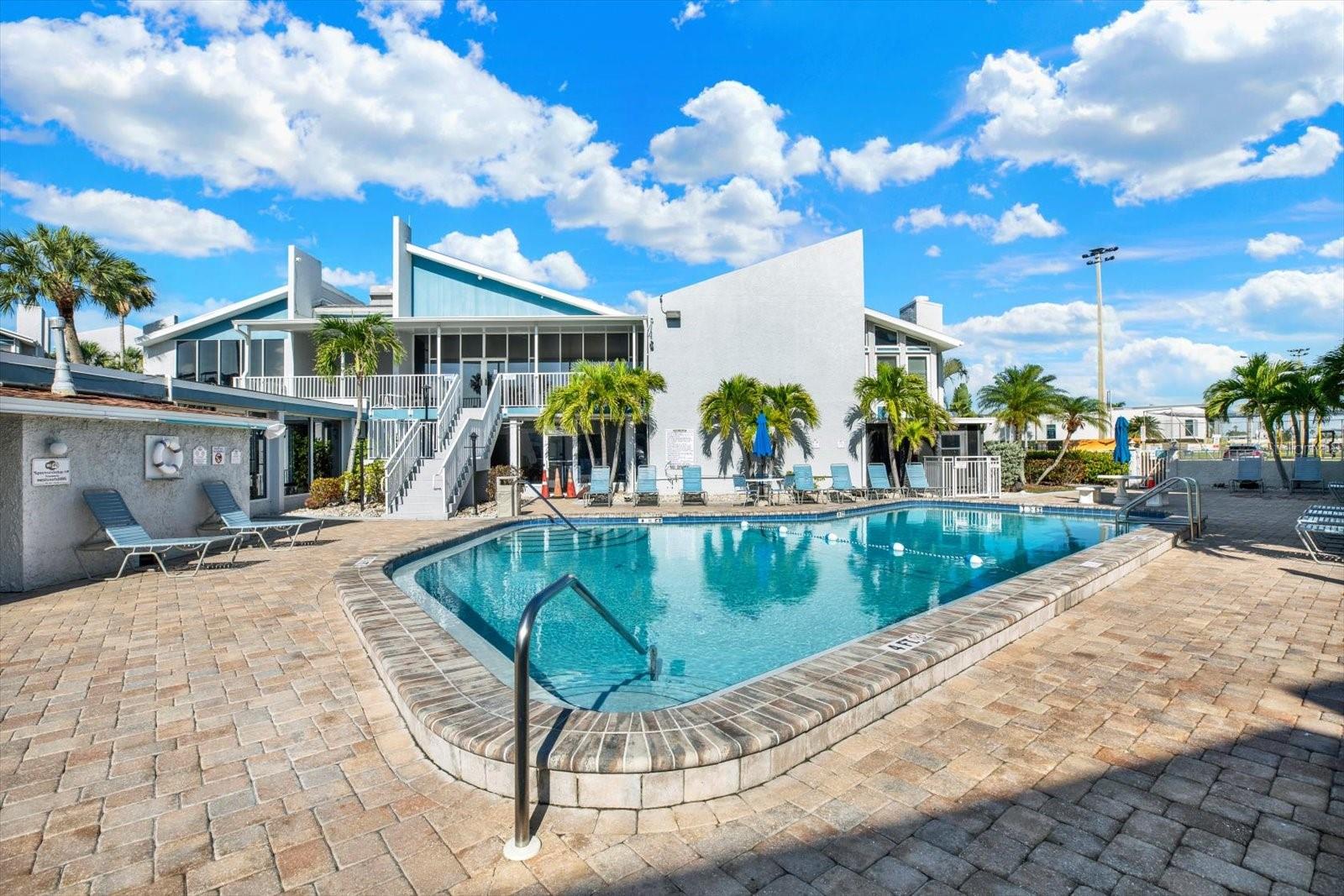 169 MEDALLION BLVD #E, MADEIRA BEACH, FL — photo 25