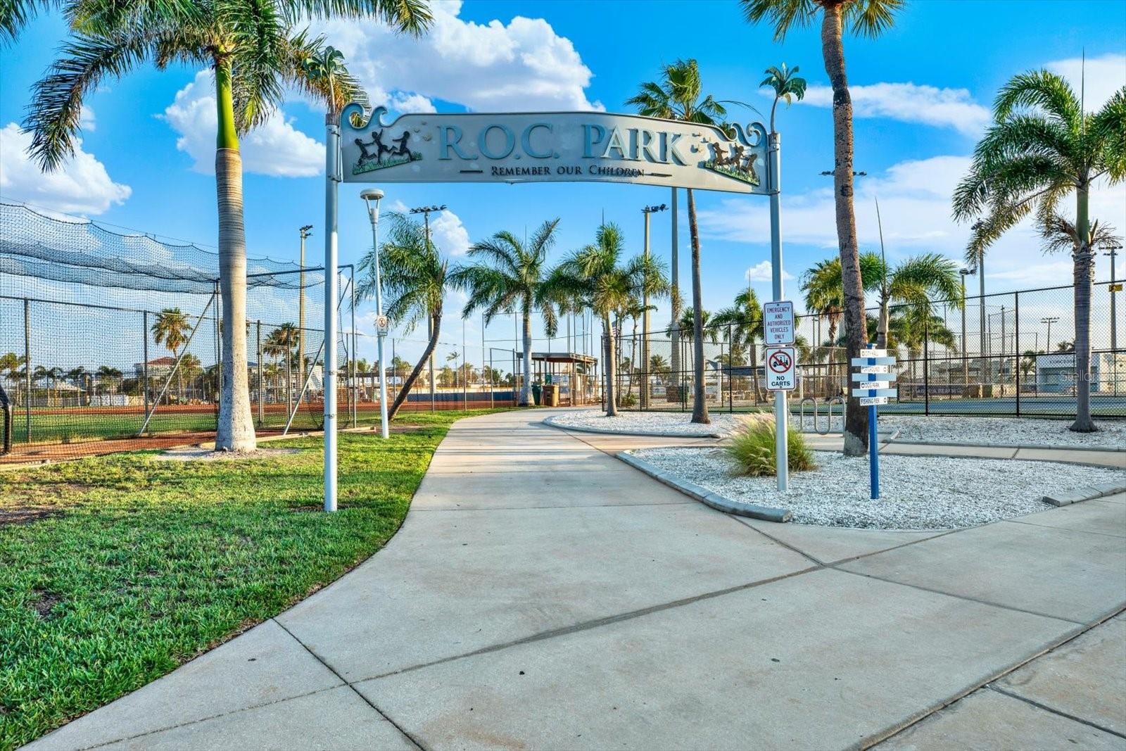 169 MEDALLION BLVD #E, MADEIRA BEACH, FL — photo 33