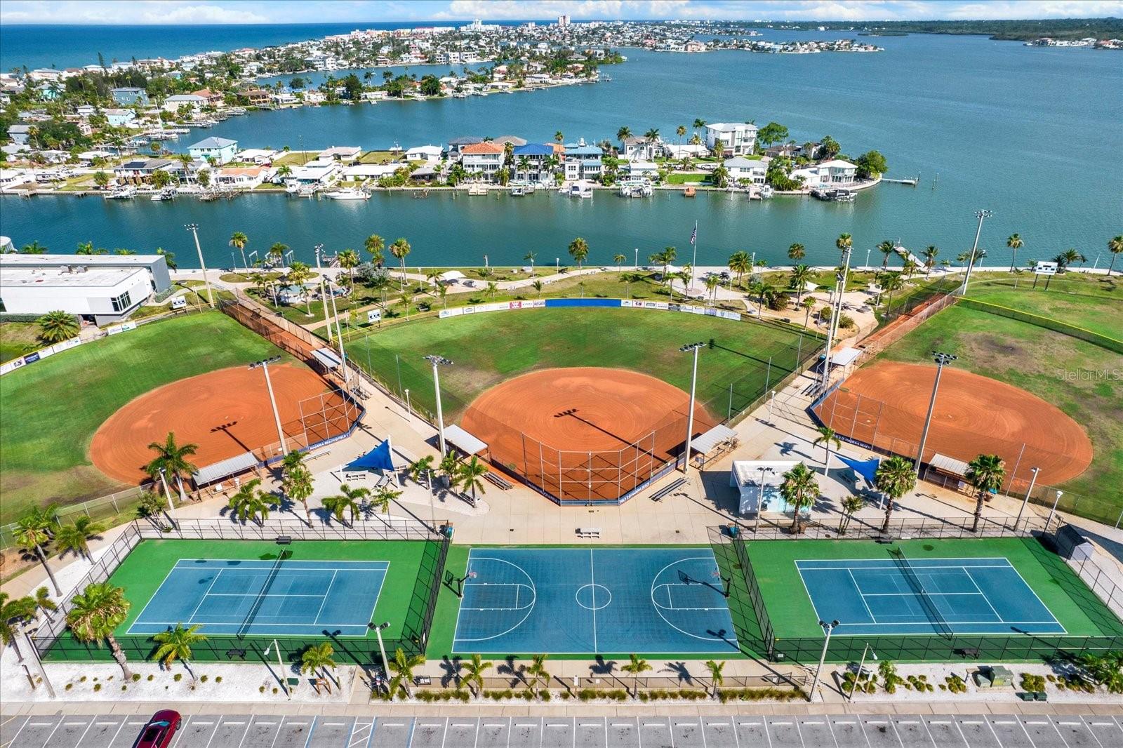 169 MEDALLION BLVD #E, MADEIRA BEACH, FL — photo 38