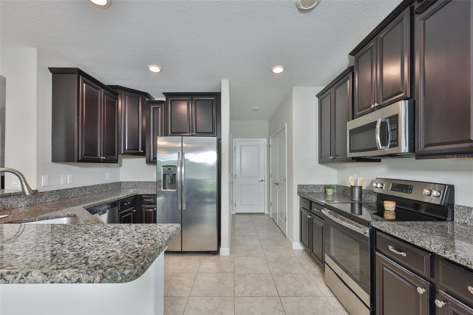 1922 CITRUS LAKE CT, RUSKIN, FL — photo 2
