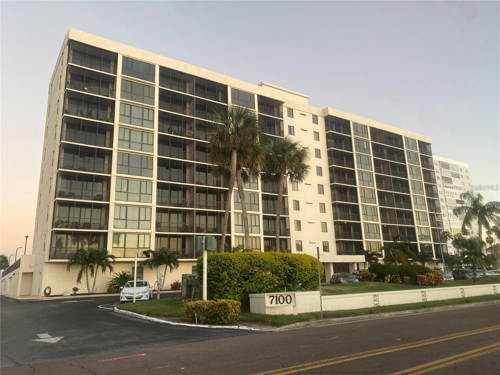 7100 SUNSHINE SKYWAY LN S #906, ST PETERSBURG, FL