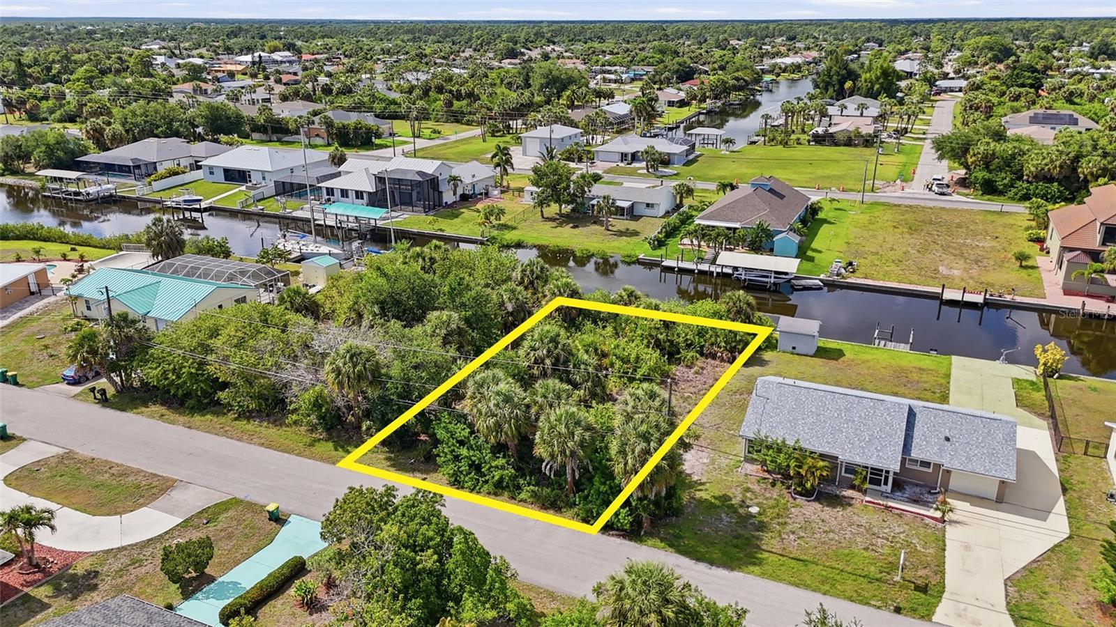 18318 VAN NUYS CIR, PORT CHARLOTTE, FL