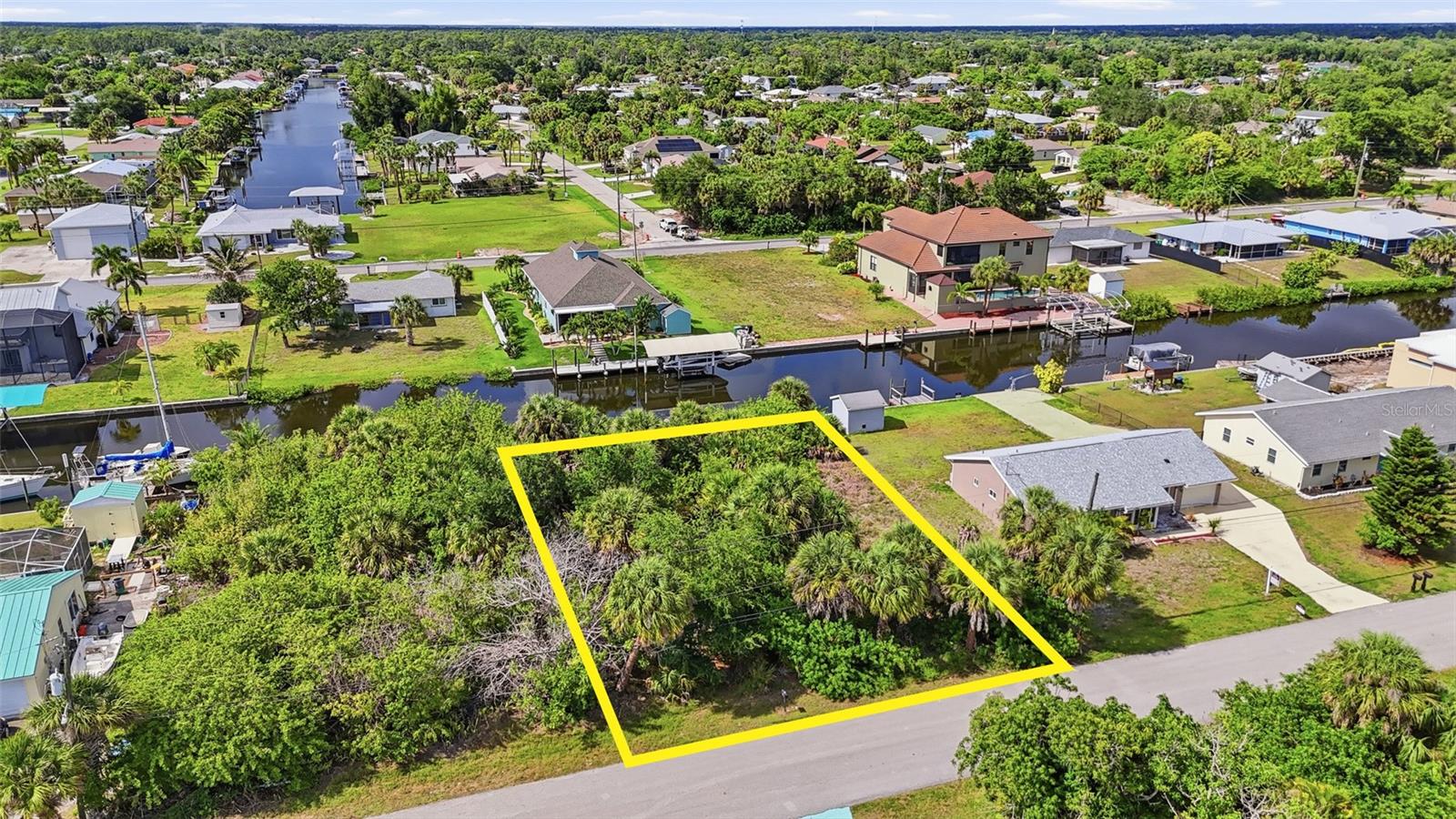 18318 VAN NUYS CIR, PORT CHARLOTTE, FL — photo 3