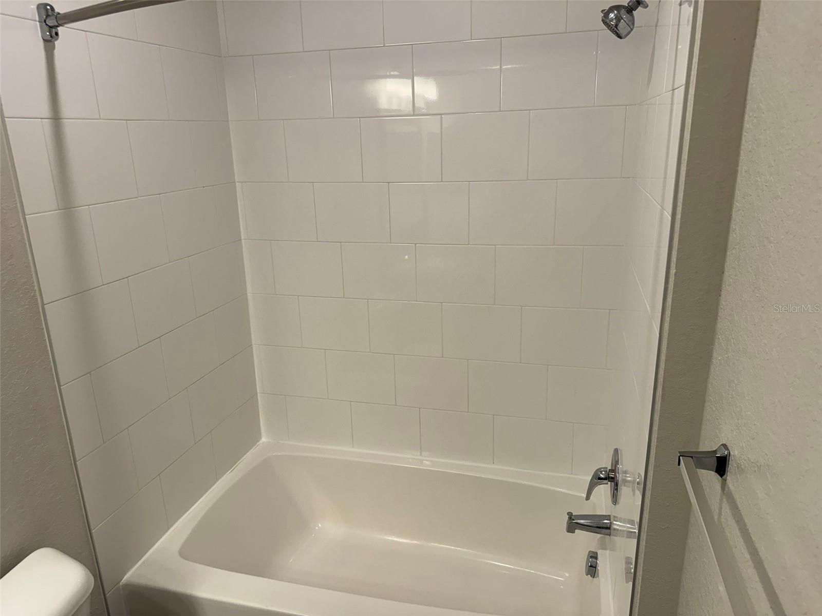 2420 ANN ROU RD #201, TAVARES, FL — photo 37