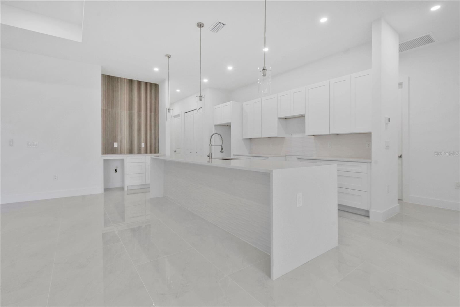 2217 NW 37TH PL, CAPE CORAL, FL — photo 4