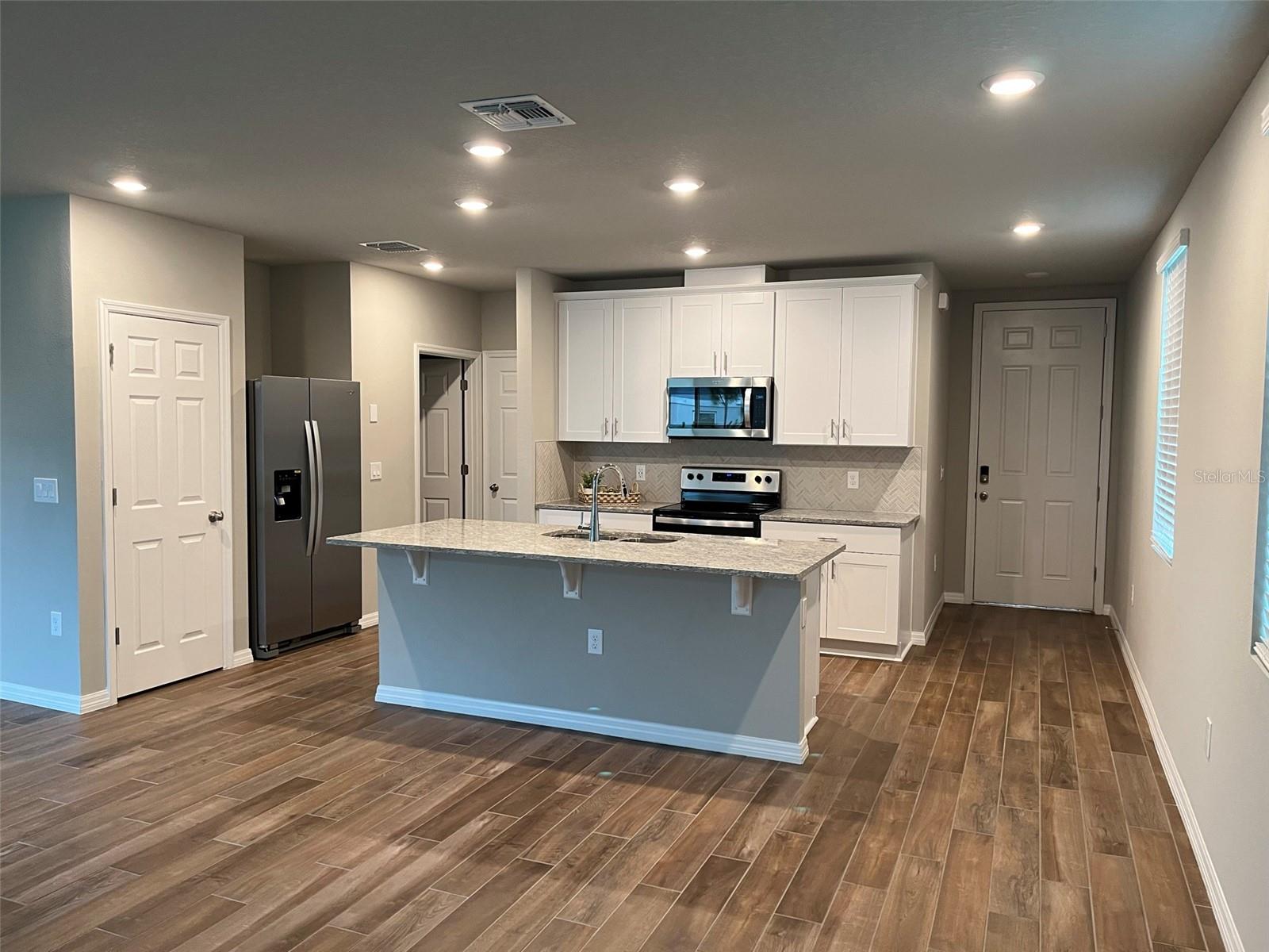437 LEGACY LOOP, DAVENPORT, FL — photo 2