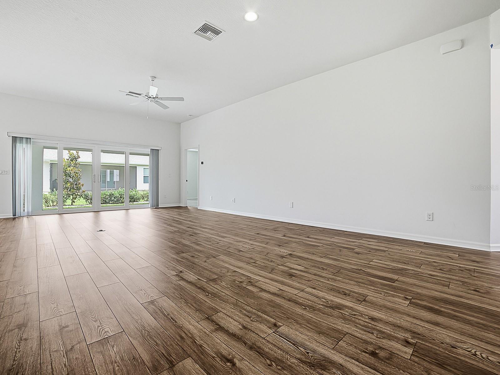 1404 HEARNS LOOP, THE VILLAGES, FL — photo 8