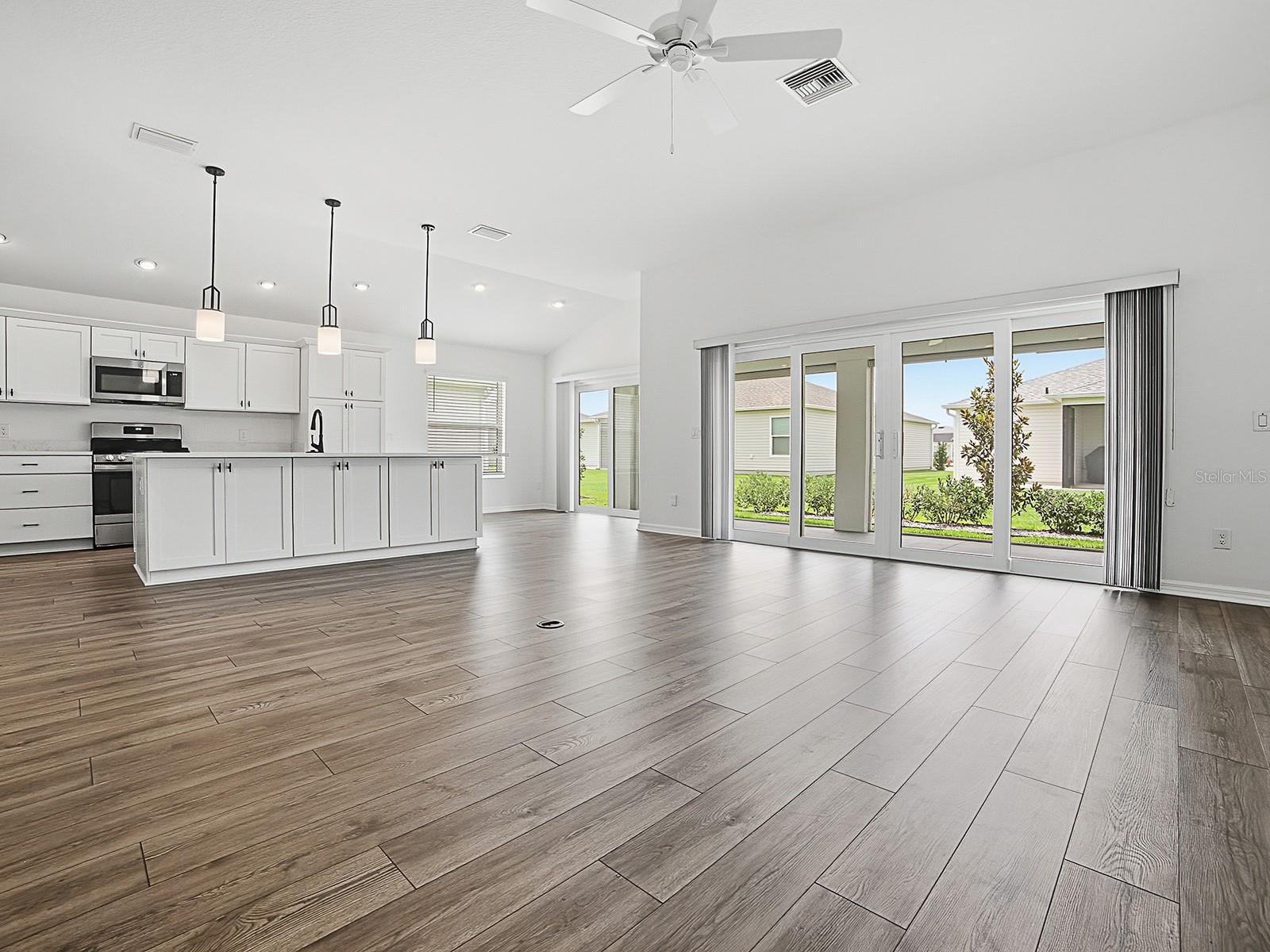 1404 HEARNS LOOP, THE VILLAGES, FL — photo 9