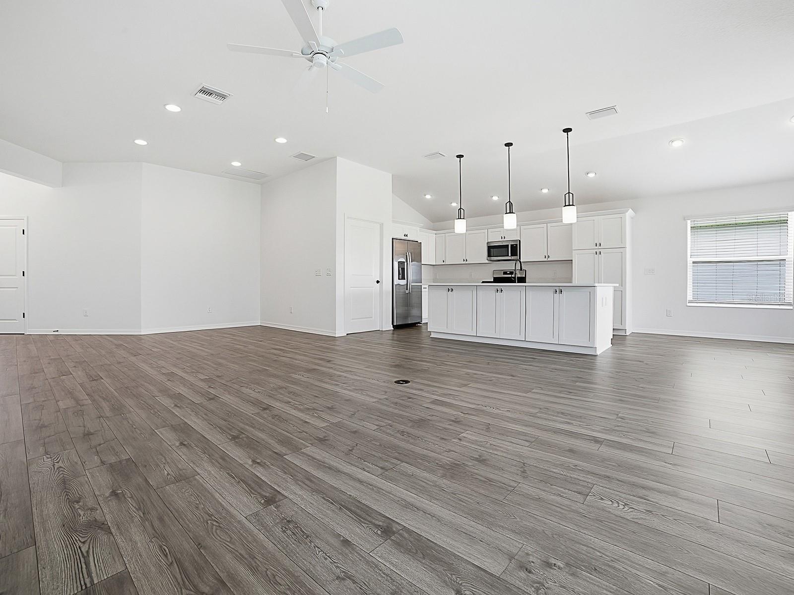 1404 HEARNS LOOP, THE VILLAGES, FL — photo 10