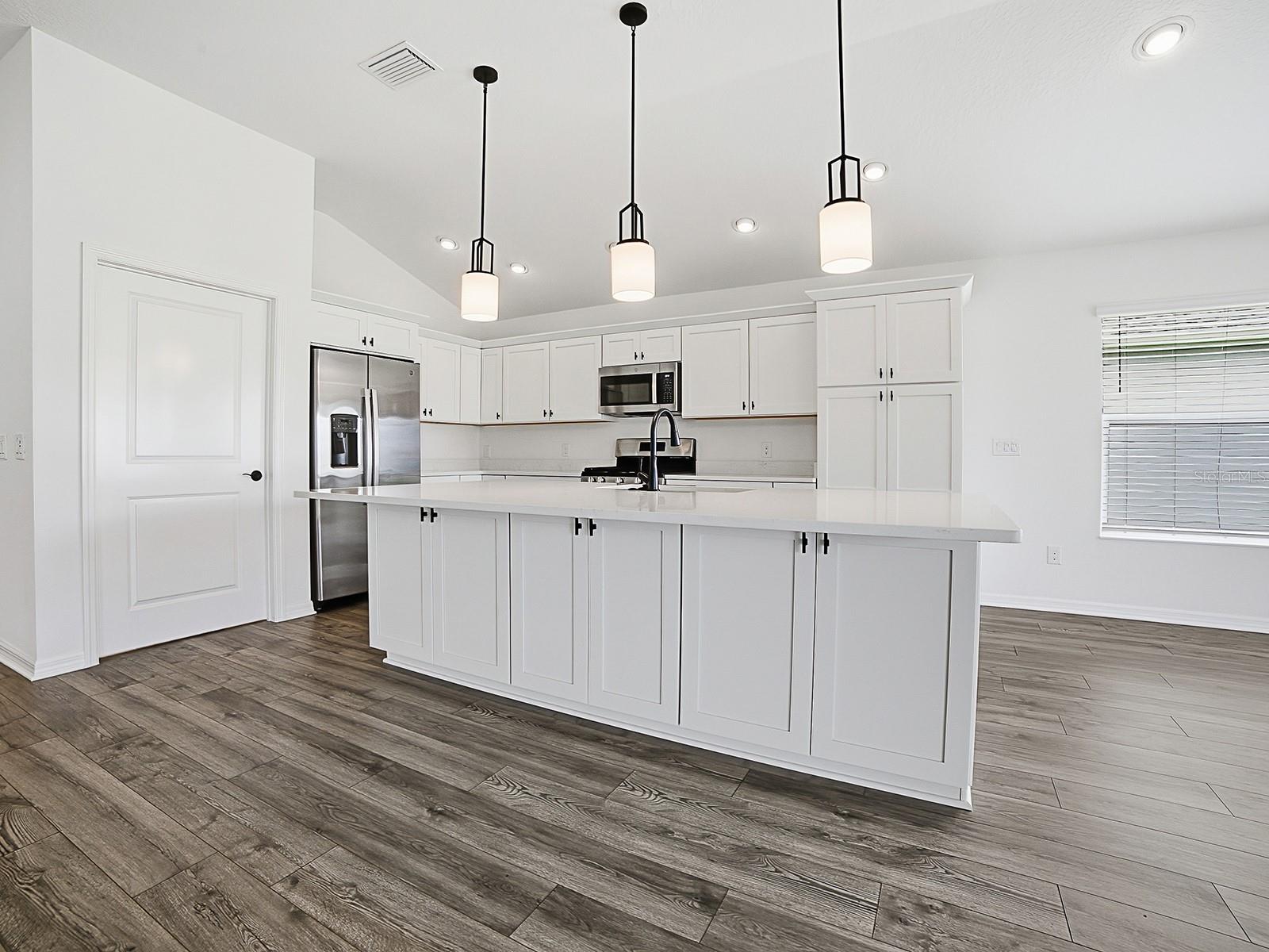 1404 HEARNS LOOP, THE VILLAGES, FL — photo 12