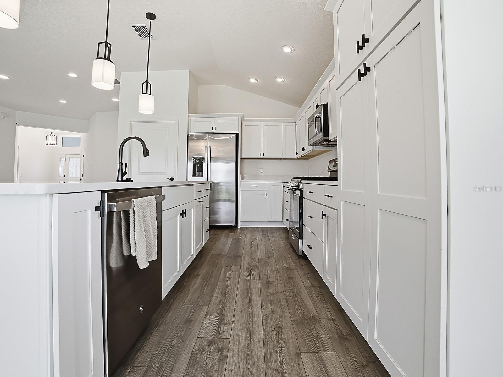 1404 HEARNS LOOP, THE VILLAGES, FL — photo 14