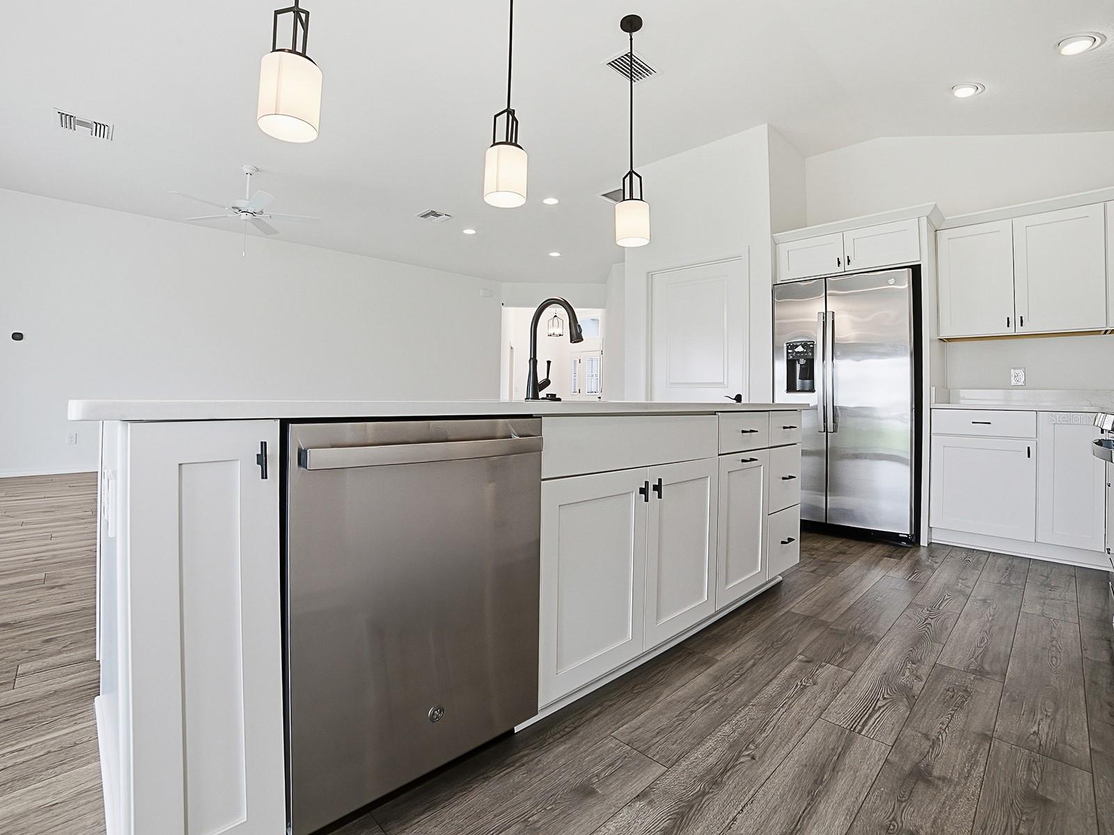 1404 HEARNS LOOP, THE VILLAGES, FL — photo 15