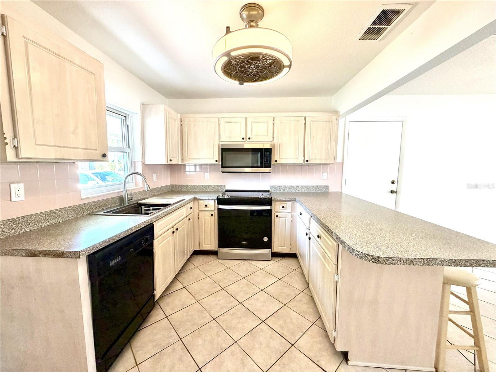 8212 101ST CT, SEMINOLE, FL — photo 11
