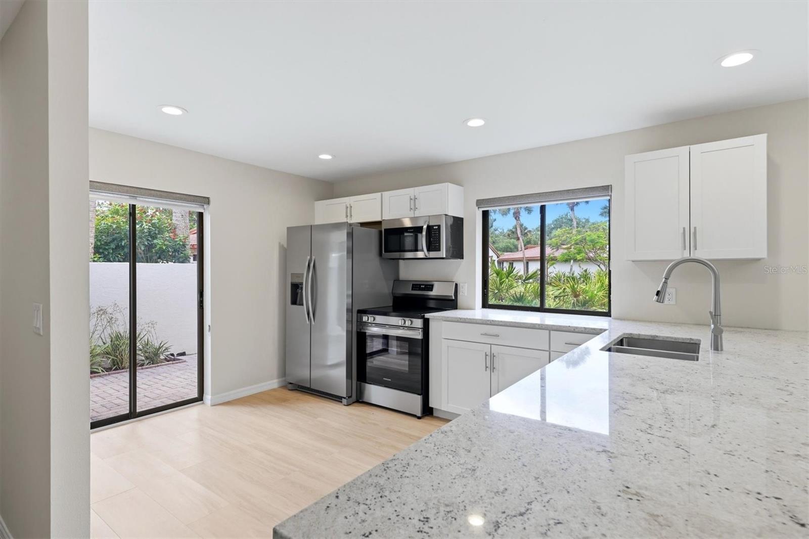 6403 PELICAN DR, BRADENTON, FL — photo 11