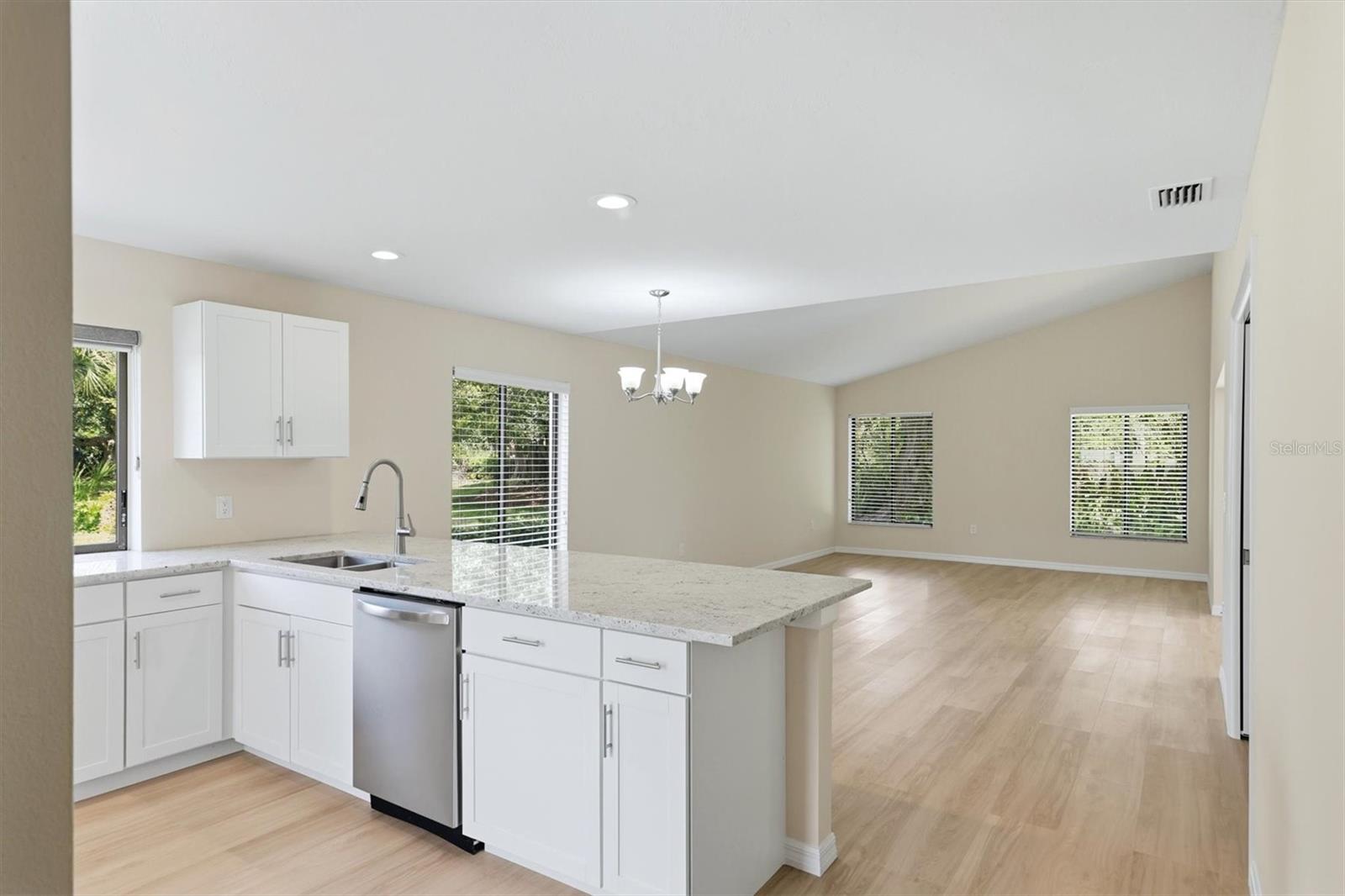 6403 PELICAN DR, BRADENTON, FL — photo 12