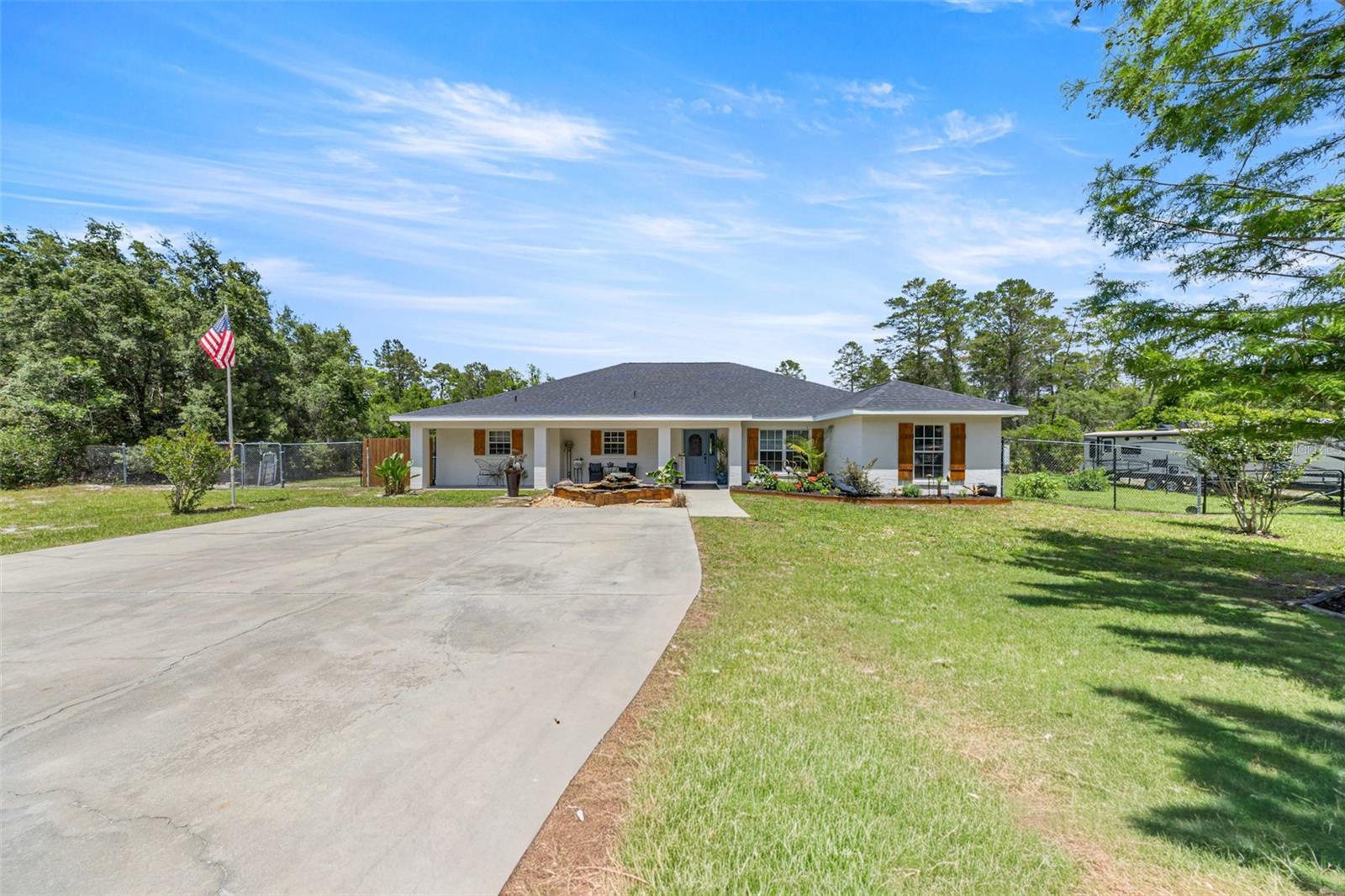 495 FISHER RD, OCKLAWAHA, FL