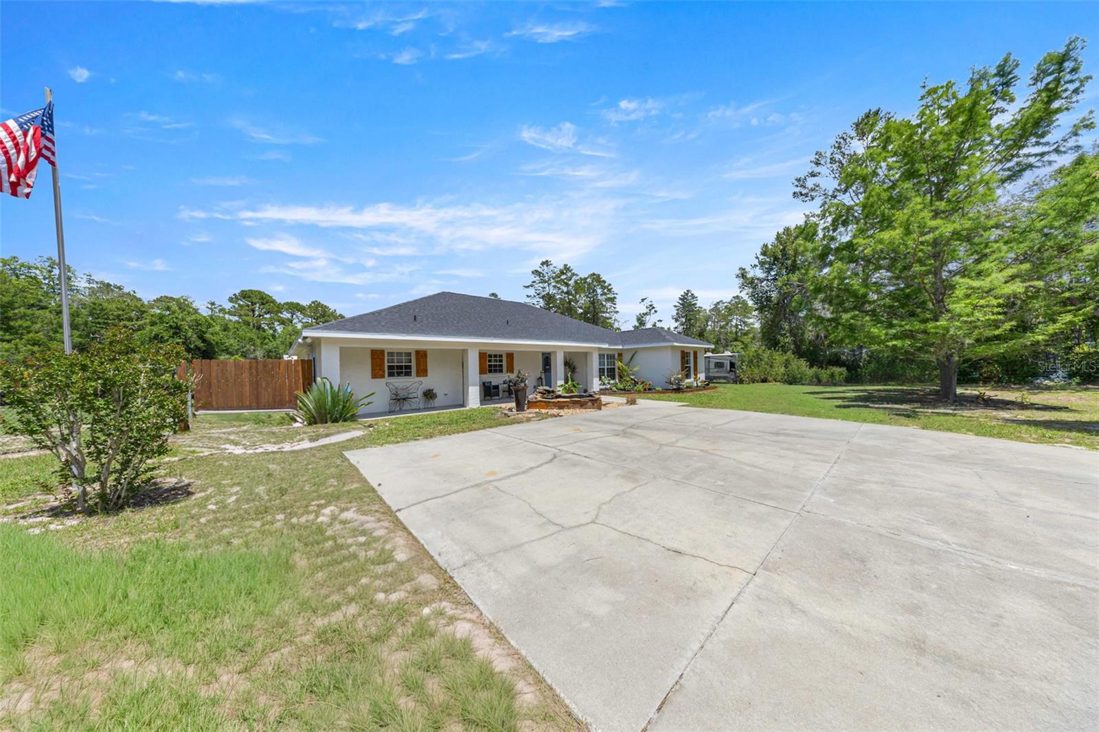 495 FISHER RD, OCKLAWAHA, FL — photo 2