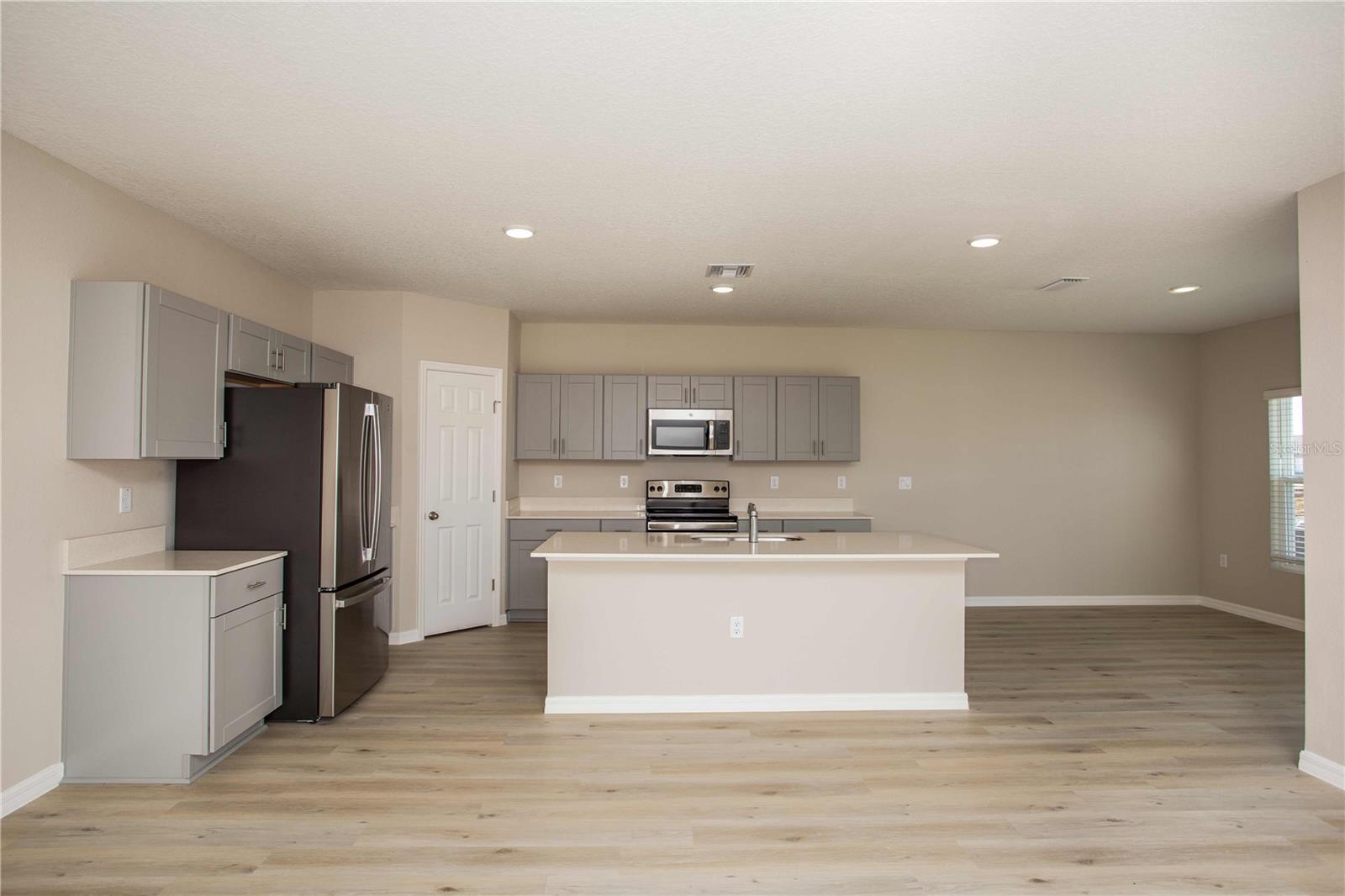 33601 NOBLE CREEK PL, DADE CITY, FL — photo 12