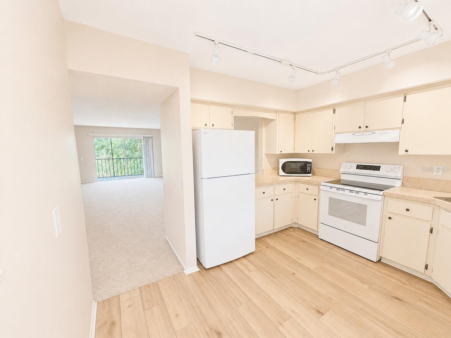 211 RUBENS DR #E, NOKOMIS, FL — photo 12