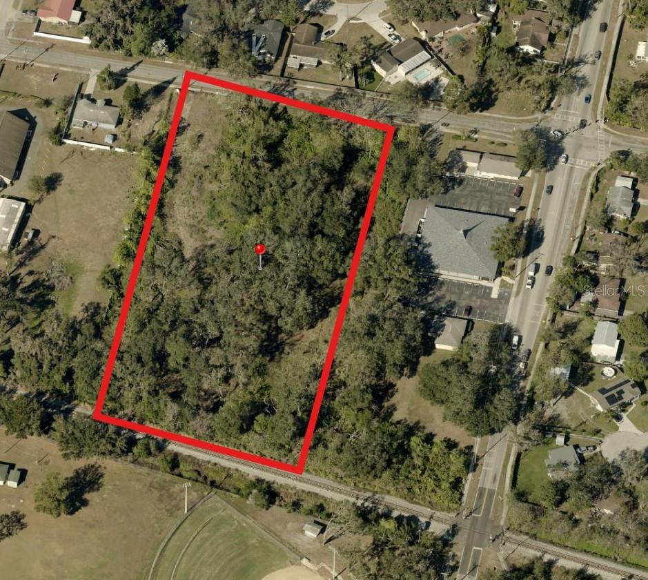521 E CLAY AVE, BRANDON, FL — photo 2