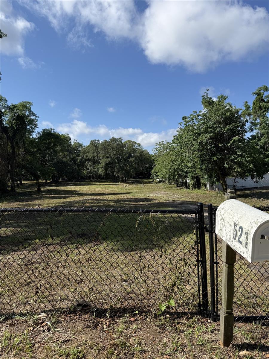 521 E CLAY AVE, BRANDON, FL — photo 8