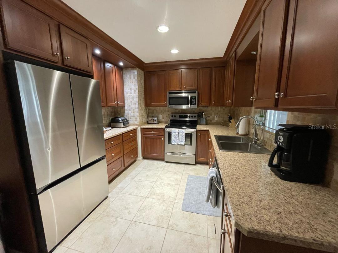 6015 CARLTON AVE, SARASOTA, FL — photo 3