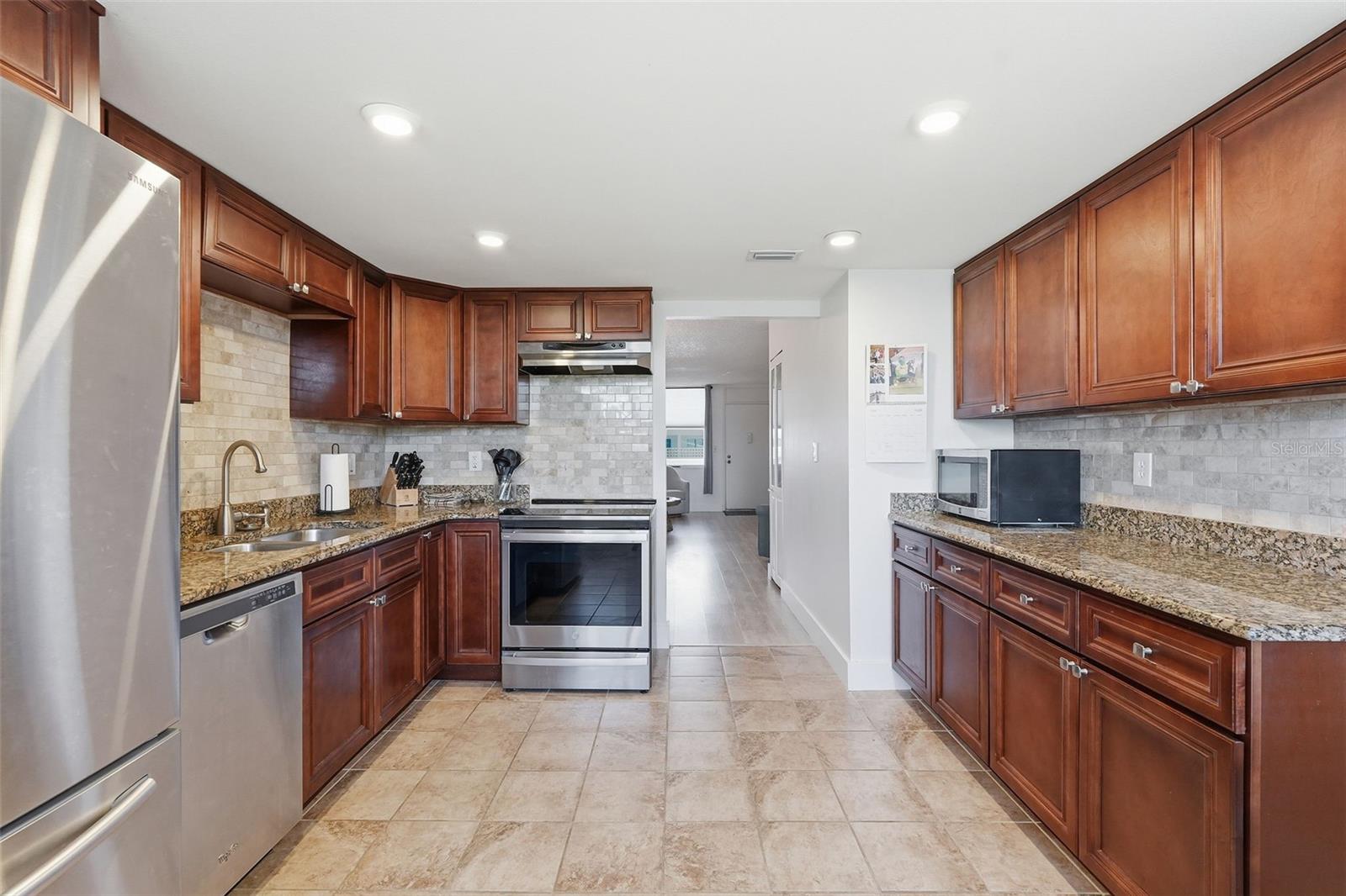 4915 BAY ST NE #323, ST PETERSBURG, FL — photo 27