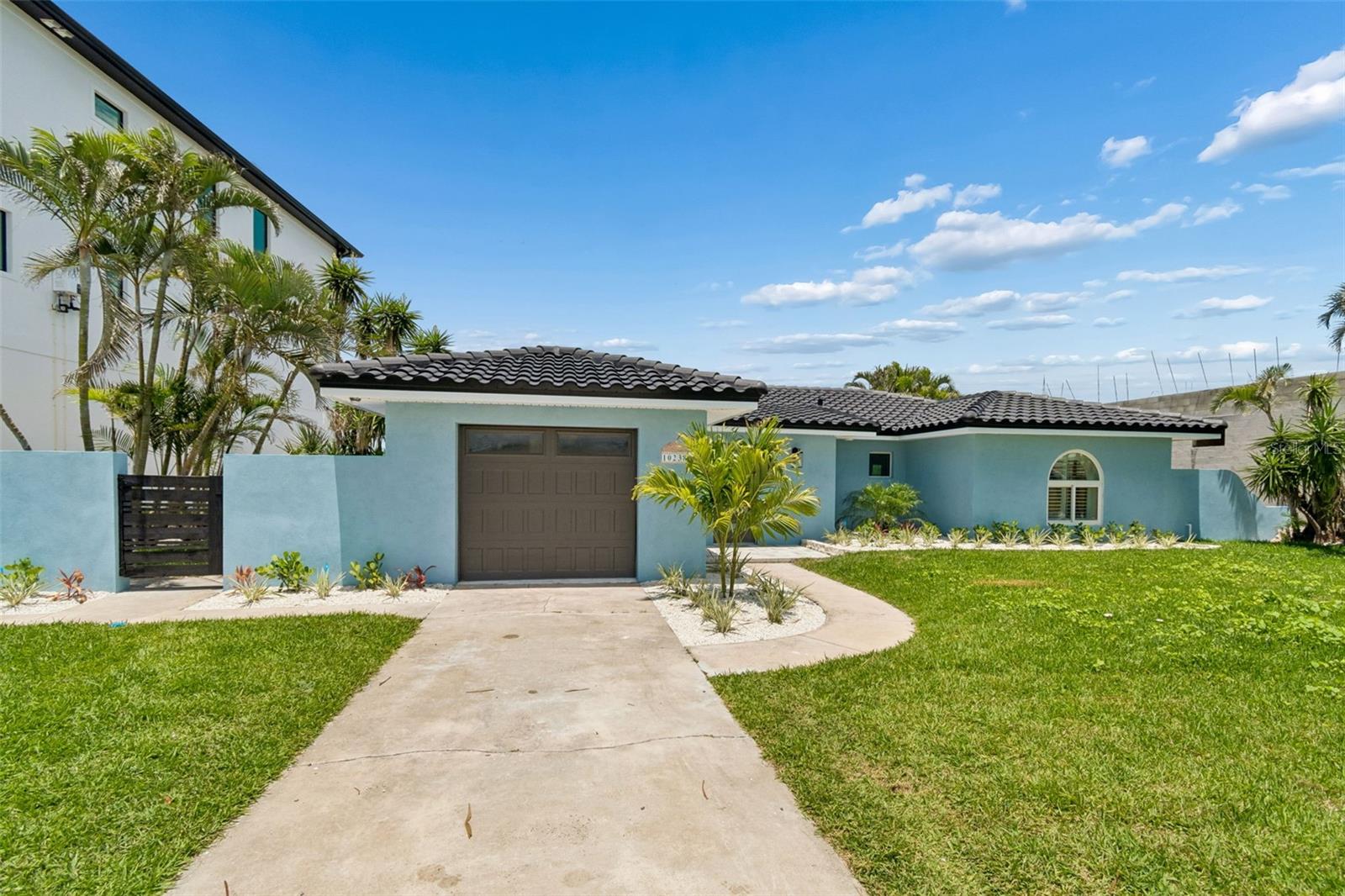 10238 TARPON DR, TREASURE ISLAND, FL — photo 2