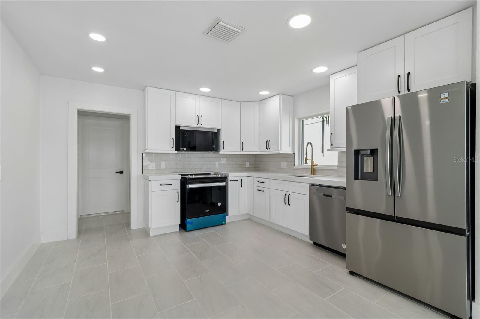 10238 TARPON DR, TREASURE ISLAND, FL — photo 11