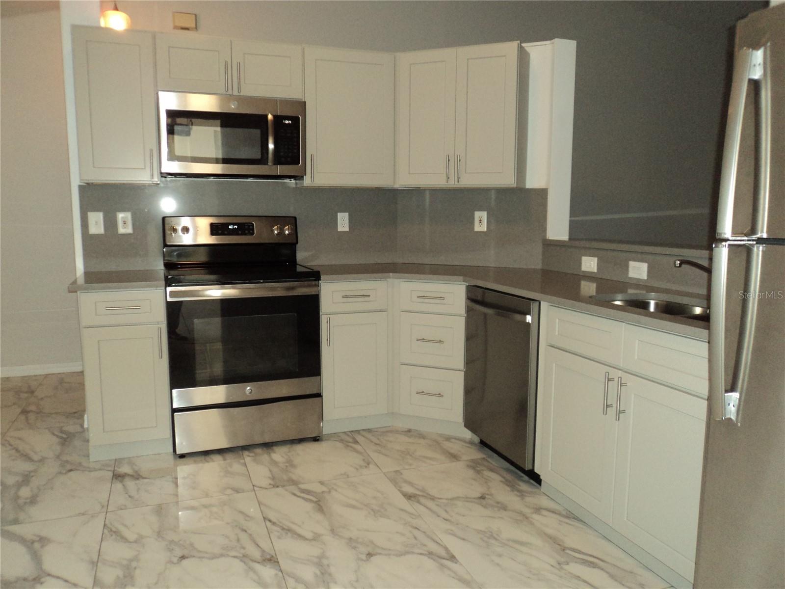 548 E MONTROSE ST, CLERMONT, FL — photo 3