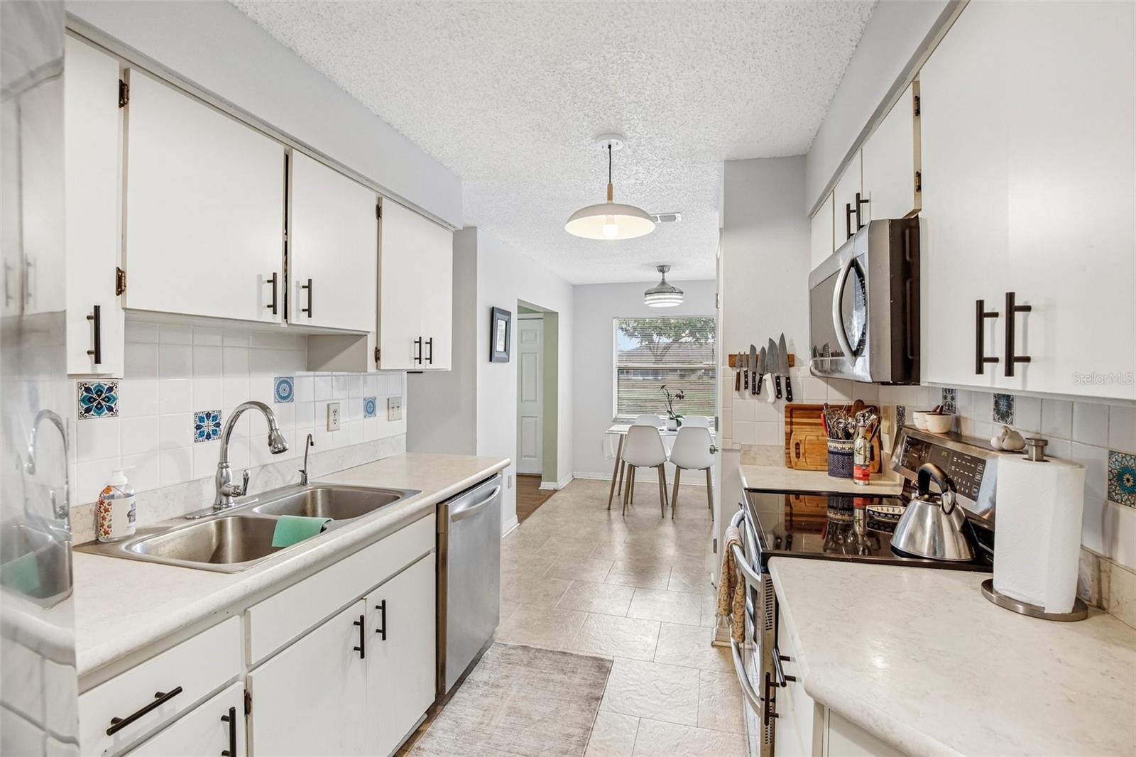 1925 GRAND CYPRESS LN, SUN CITY CENTER, FL — photo 17