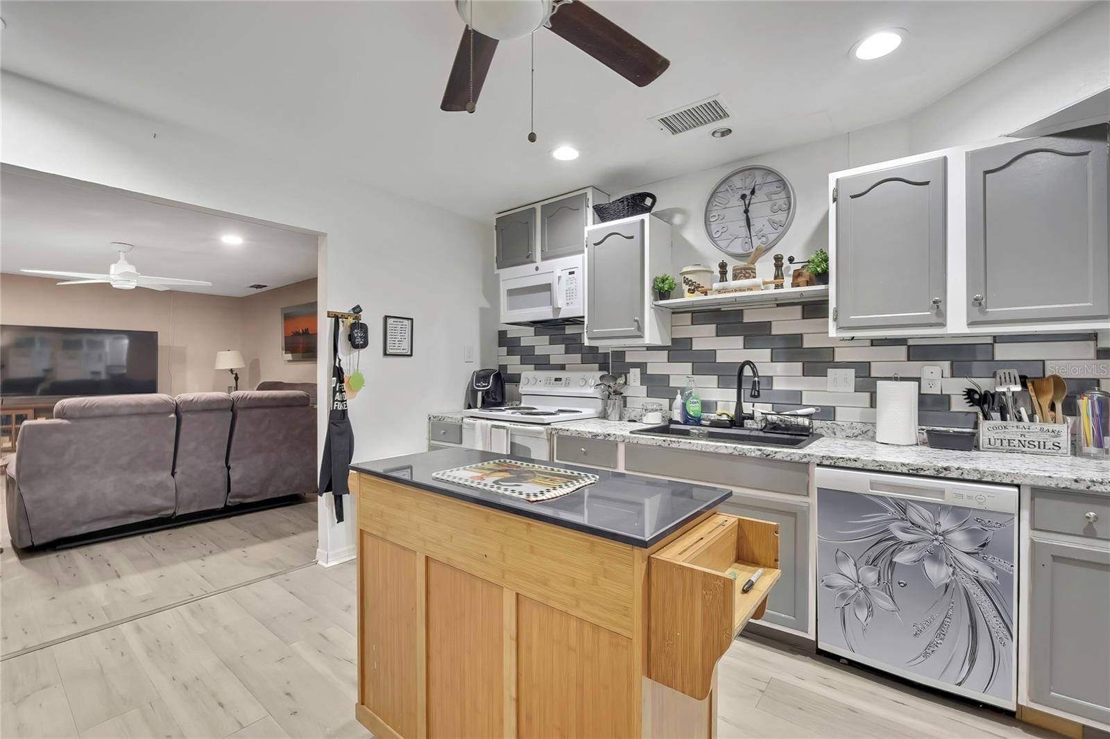 10185 CARRIN RD, SPRING HILL, FL — photo 10