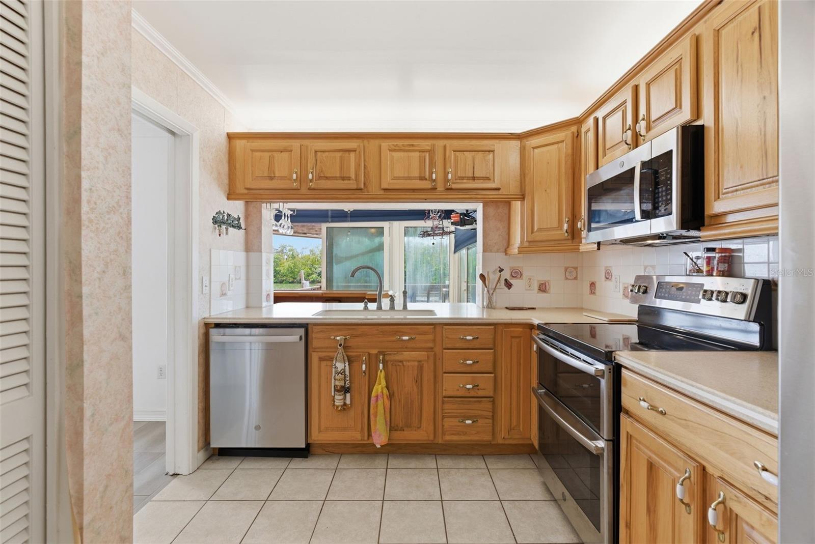1421 SEA GULL DR S, ST PETERSBURG, FL — photo 42