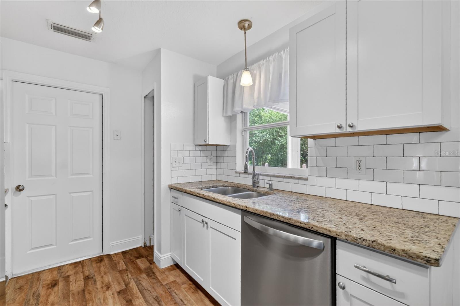 36 BAY RIDGE LOOP, MASCOTTE, FL — photo 24