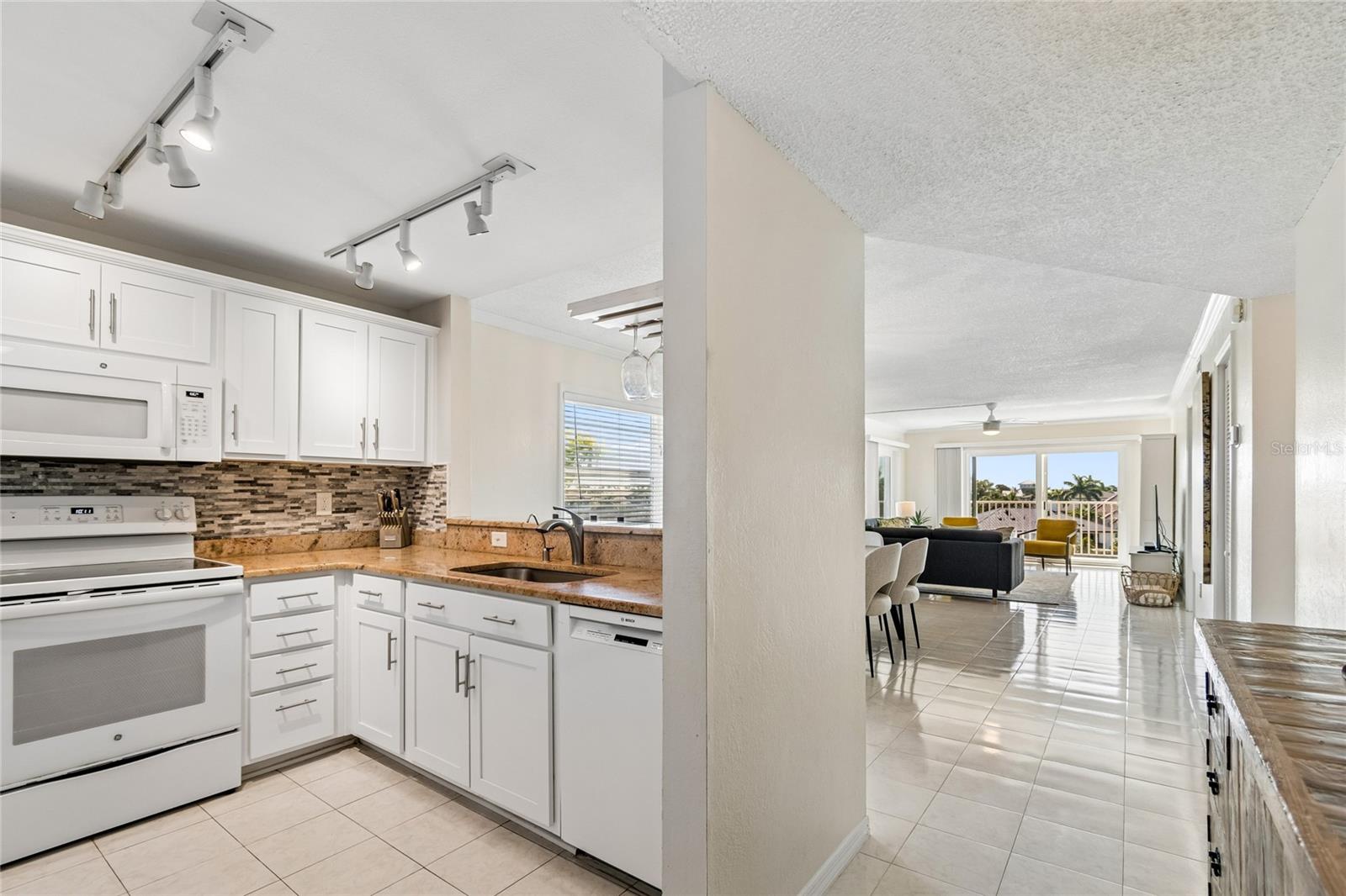 719 PINELLAS BAYWAY S #301, ST PETERSBURG, FL — photo 9