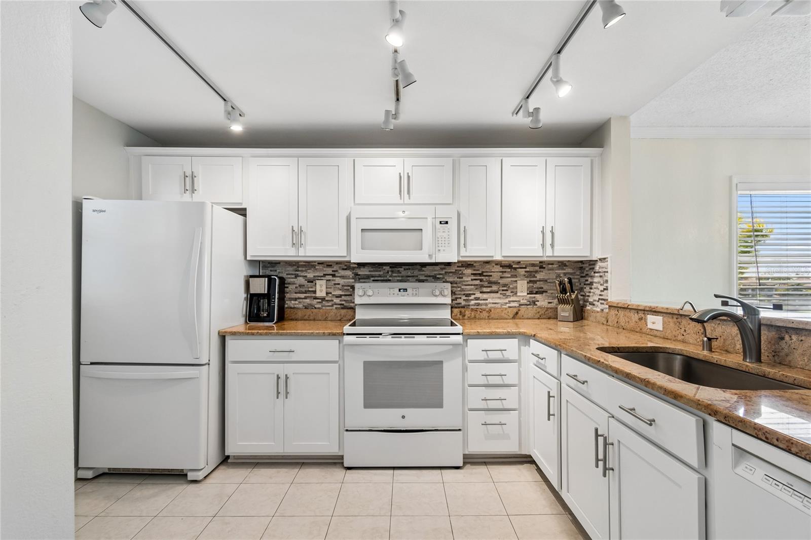 719 PINELLAS BAYWAY S #301, ST PETERSBURG, FL — photo 10