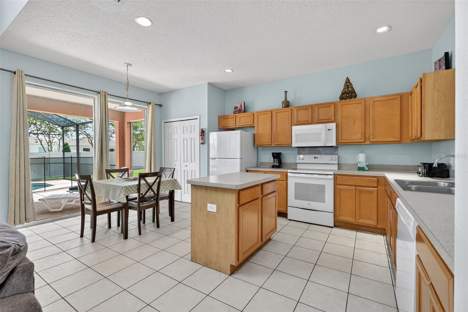 928 SOLANA CIR, DAVENPORT, FL — photo 11