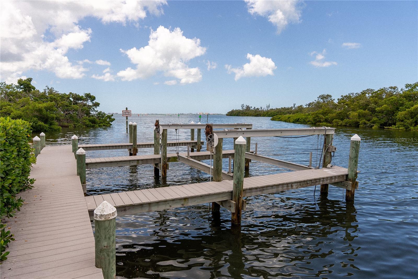 2424 BAY DR #2424/2426, BRADENTON, FL — photo 32