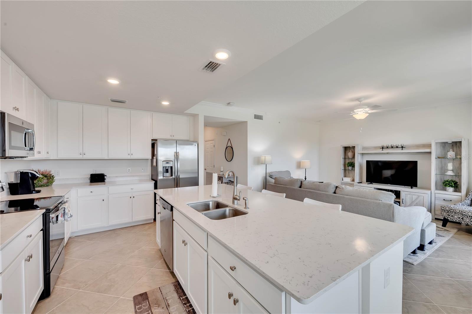 17510 GAWTHROP DR #203, LAKEWOOD RANCH, FL — photo 7