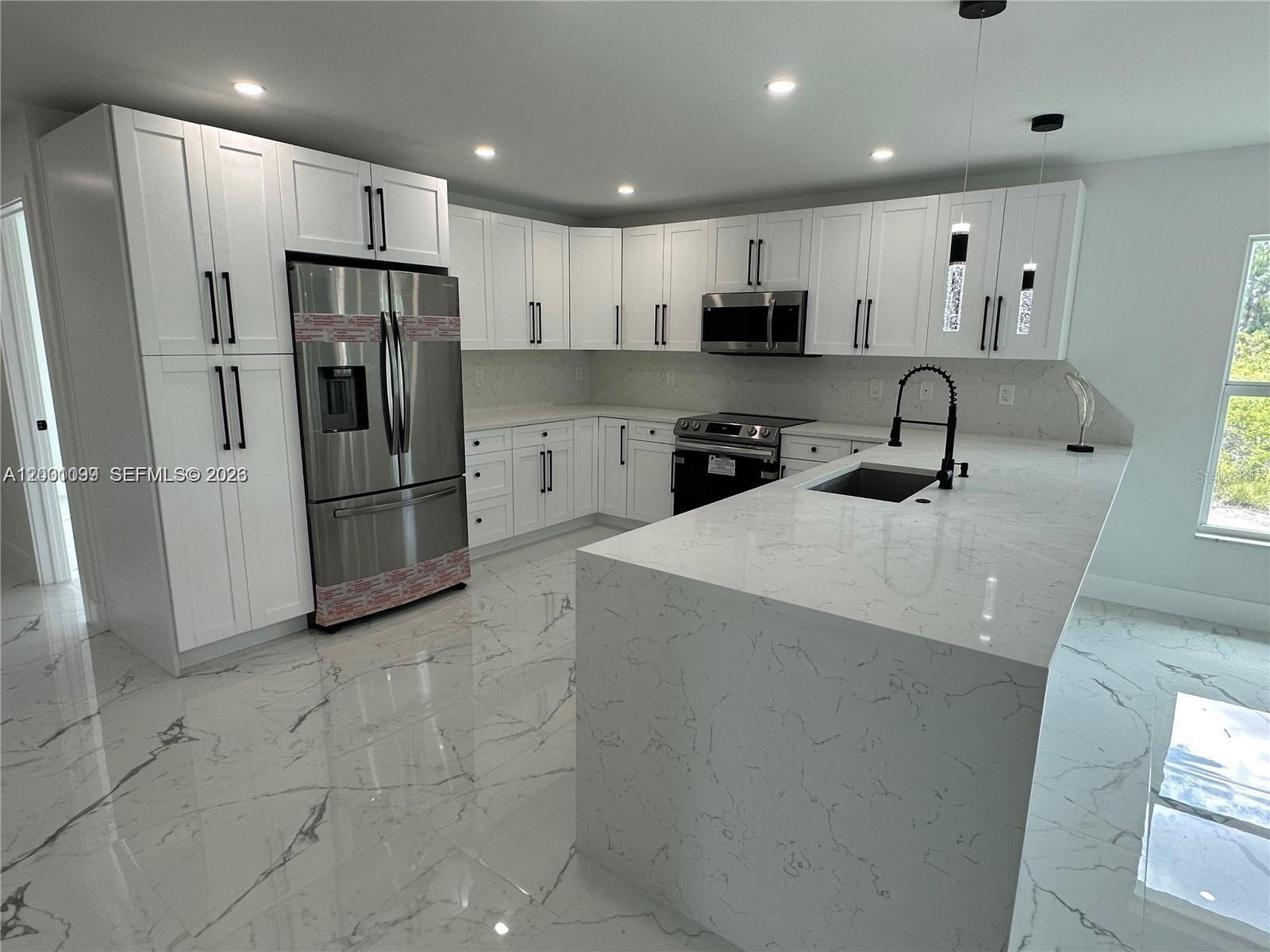 1125 MILWAUKEE BLVD, LEHIGH ACRES, FL — photo 3